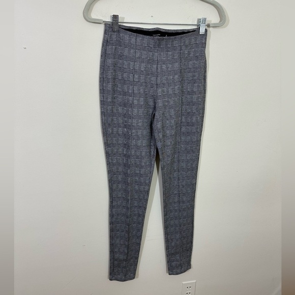 Tahari sz sm knit pant in a muted plaid in brown and tan.  Straight leg - Picture 4 of 14